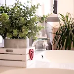 Laura Bed & Breakfast